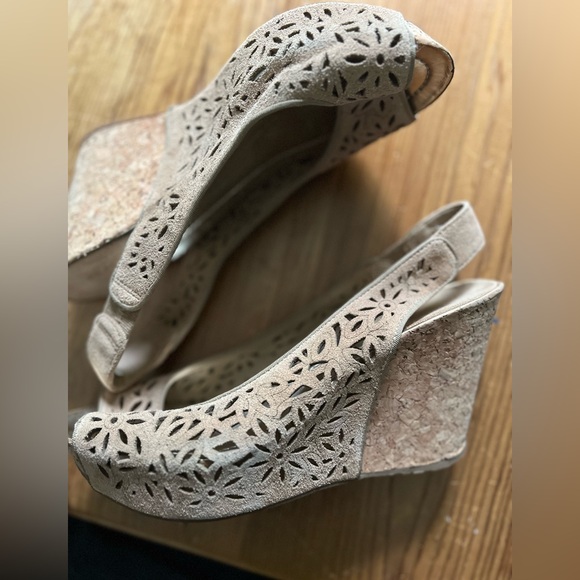 Tan Eyelet Slingback Wedge - Picture 4 of 5